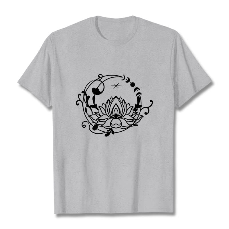 Camiseta de algodón con diseño simple de Buddha Stones, flor de loto, luna y enredaderas. - Gris claro - 2XL - image 20