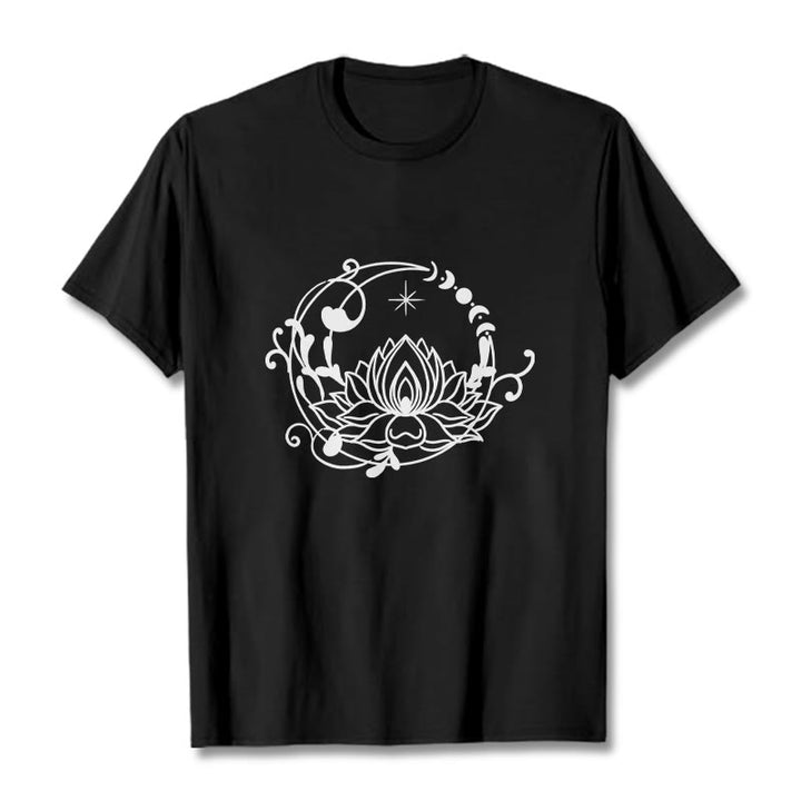 Camiseta de algodón con diseño simple de Buddha Stones, flor de loto, luna y enredaderas. - Negro - 2XL - image 5