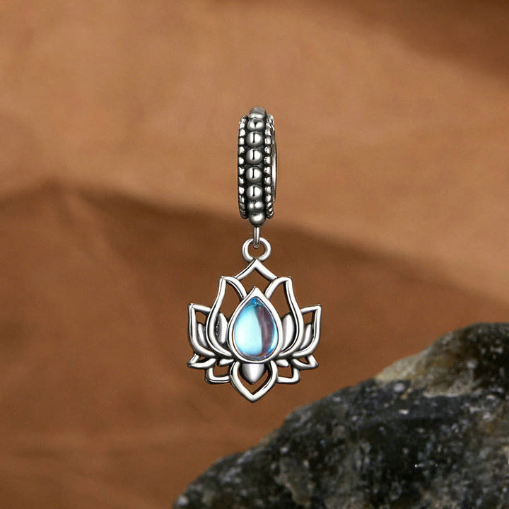 Collar con colgante de piedra lunar con diseño de loto en plata de ley 925 y Buddha Stones - Piedra de la luna - image 1