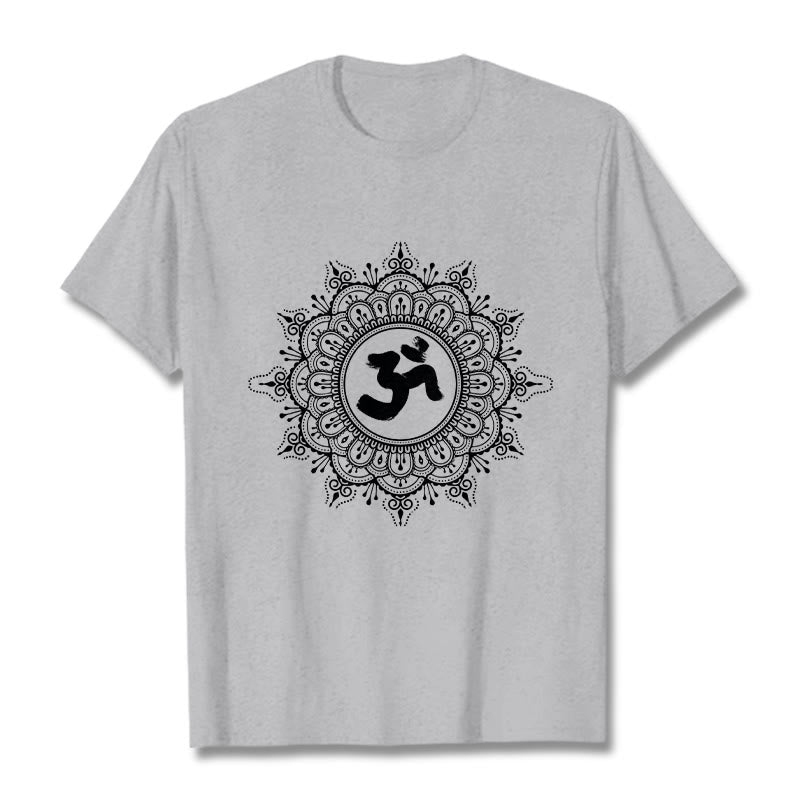 Camiseta de algodón con estampado de mandala y símbolo Om de Buddha Stones simétricas - Gris claro - 2XL - image 20