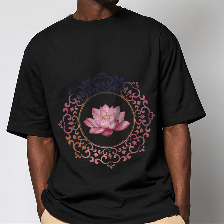 Camiseta de algodón con estampado de loto rosa y mandala de Buddha Stones - image 1
