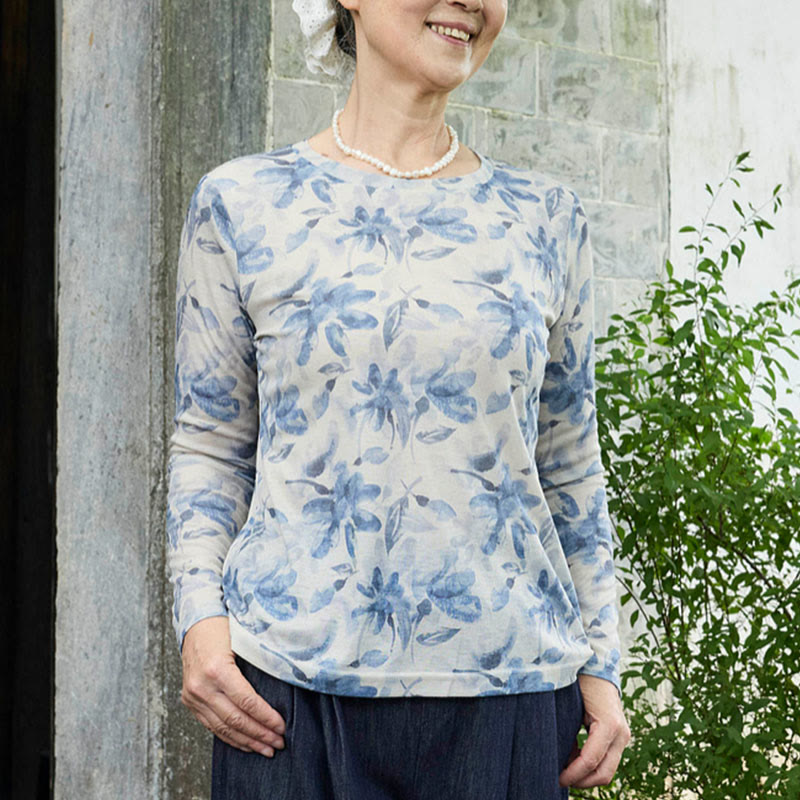 Camiseta de manga larga para mujer con estampado floral azul otoñal de Buddha Stones para adultos mayores - image 1