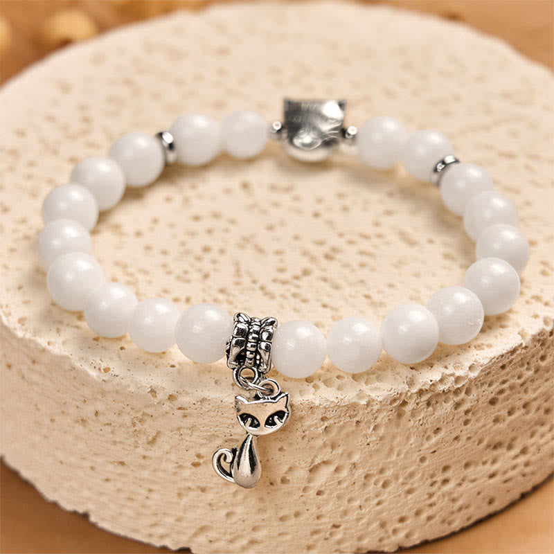 Pulsera positiva con cuentas de calcedonia blanca natural y gato blanco de Buddha Stones - image 3