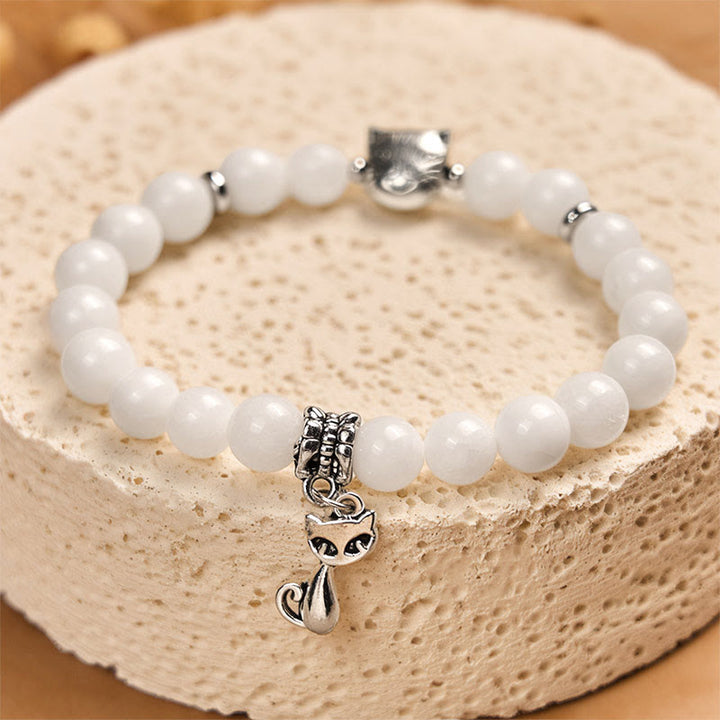 Pulsera positiva con cuentas de calcedonia blanca natural y gato blanco de Buddha Stones - image 3