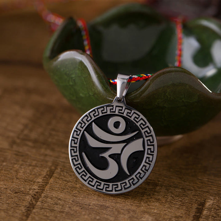Collar con colgante de cuerda de color de acero de titanio con Buddha Stones Om Hum en sánscrito para la suerte - OM Sánscrito - image 0