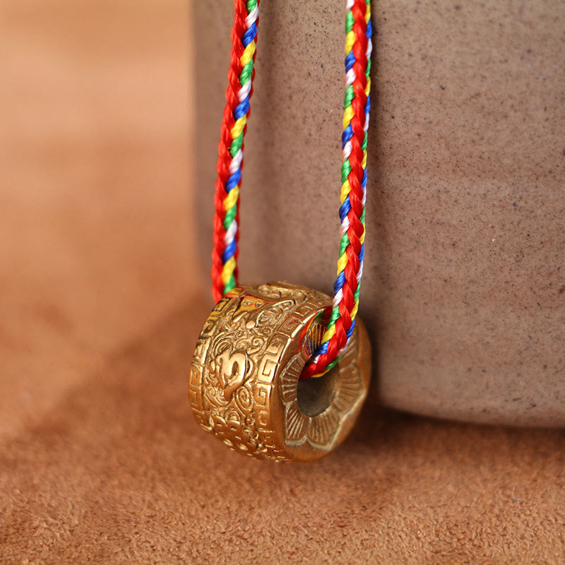 Buddha Stones Collar con colgante giratorio de acero de titanio con protección Om Mani Padme Hum - Om Mani Padme Hum dorado y cuerda de colores - image 0