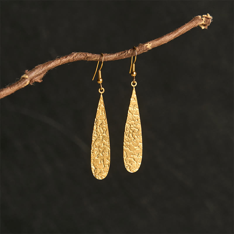 Pendientes elegantes de acero de titanio con marcas de martillo de equilibrio de Buddha Stones - image 1