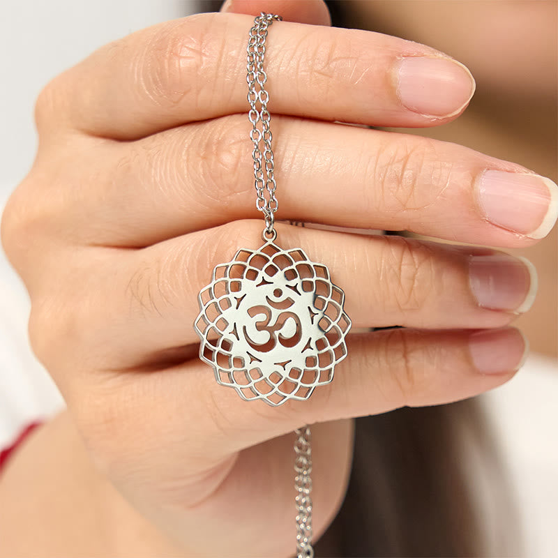 Collar con colgante de acero inoxidable con símbolo Om y diseño de loto hueco de Buddha Stones - image 13