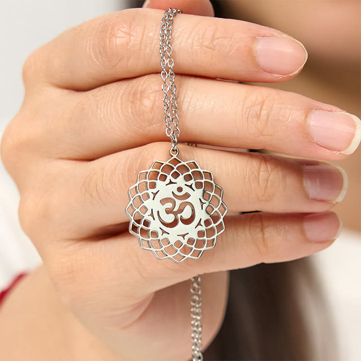 Collar con colgante de acero inoxidable con símbolo Om y diseño de loto hueco de Buddha Stones - image 13