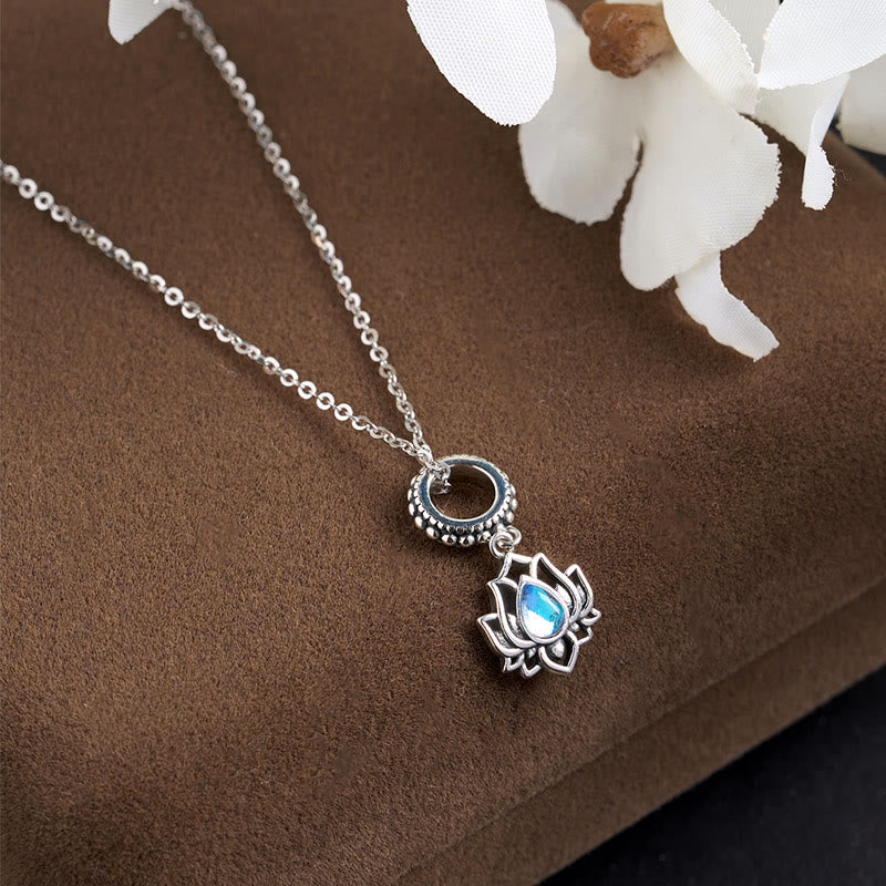 Collar con colgante de piedra lunar con diseño de loto en plata de ley 925 y Buddha Stones - image 1