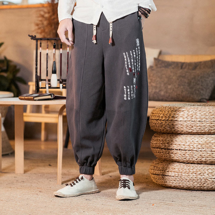 Pantalones de algodón para hombre con bolsillos y bordados de Buddha Stones y caracteres chinos - Gris pizarra - US/UK/AU46, EU56 (5XL) - image 0
