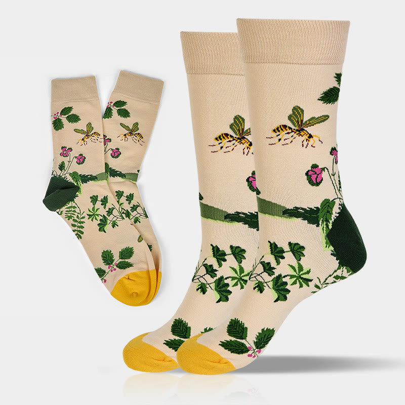 Calcetines unisex de algodón con diseño de hojas, ranas, abejas y Buddha Stones para hombre y mujer - Abeja y rana - Talla única (EE. UU. 8-12,5, UE 41-46, UK/ AU 7,5-12, Asia 25,5-31 cm) - image 0