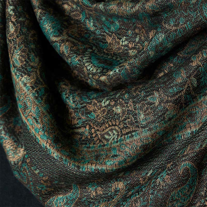 Bufanda tipo chal acogedora con borla, estampado geométrico de rayas y flores de anacardo en verde primavera de Buddha Stones - image 4