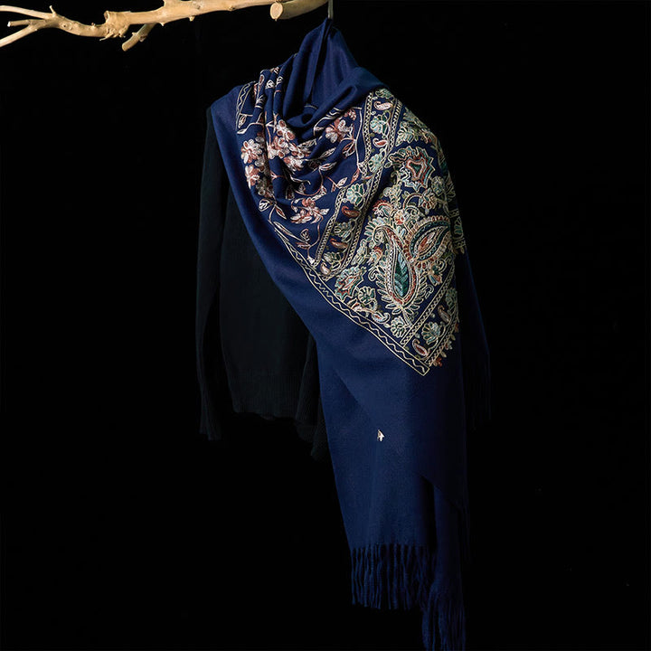 Bufanda chal acogedor con borlas y diseño de flores de anacardo en color marrón y beige de Buddha Stones para invierno - image 2