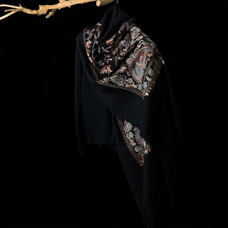 Bufanda chal acogedor con borlas y diseño de flores de anacardo en color marrón y beige de Buddha Stones para invierno - image 8