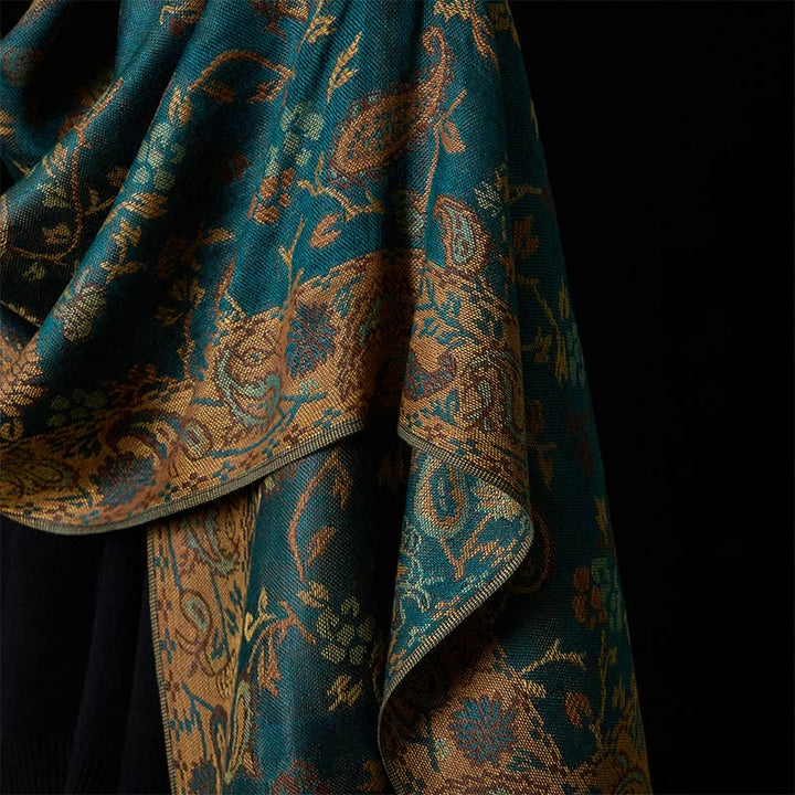 Bufanda chal suave con borlas y estampado floral de hojas y flores de anacardo verde oscuro de Buddha Stones - image 9