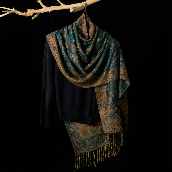 Bufanda chal suave con borlas y estampado floral de hojas y flores de anacardo verde oscuro de Buddha Stones - image 3