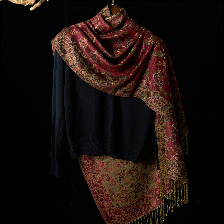 Bufanda chal suave con borlas y estampado floral de hojas y flores de anacardo rojo oscuro de Buddha Stones - image 1