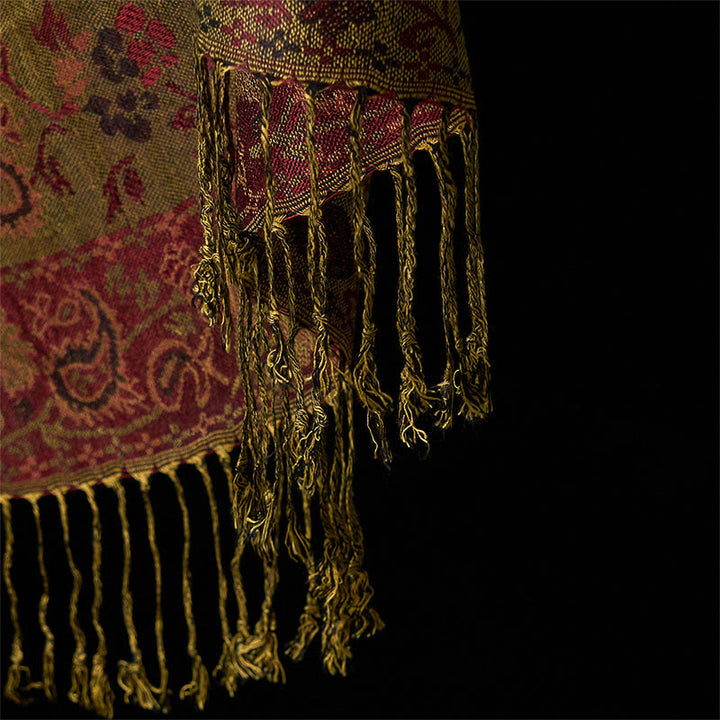 Bufanda chal suave con borlas y estampado floral de hojas y flores de anacardo rojo oscuro de Buddha Stones - image 5