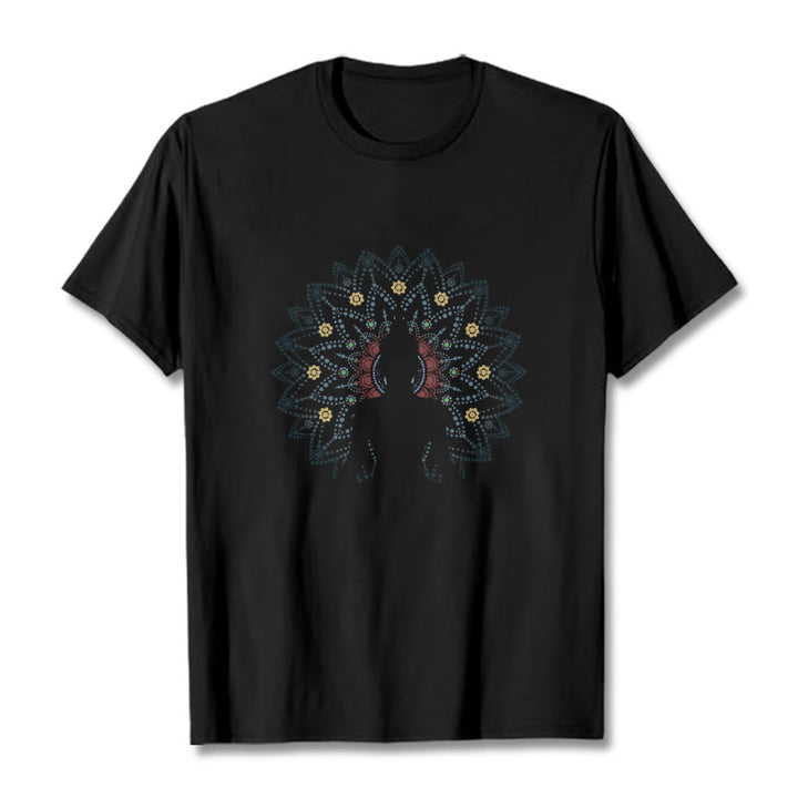 Camiseta con estampado de Buda sereno sentado y flor de mandala con Buddha Stones - Negro - 2XL - image 6