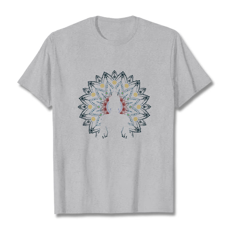Camiseta con estampado de Buda sereno sentado y flor de mandala con Buddha Stones - Gris claro - 2XL - image 19