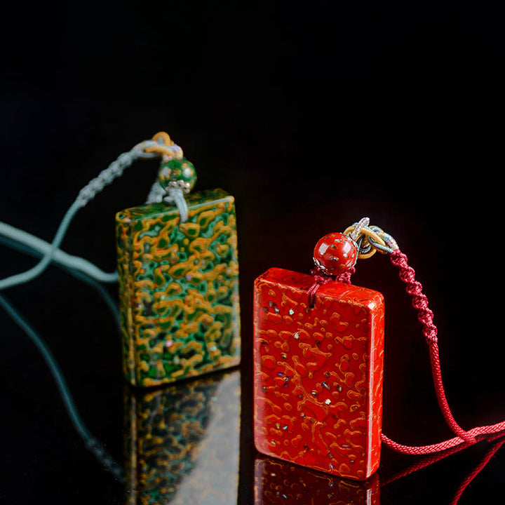 Collar con colgante de protección de sándalo, lacado artesanalmente con Buddha Stones - image 0