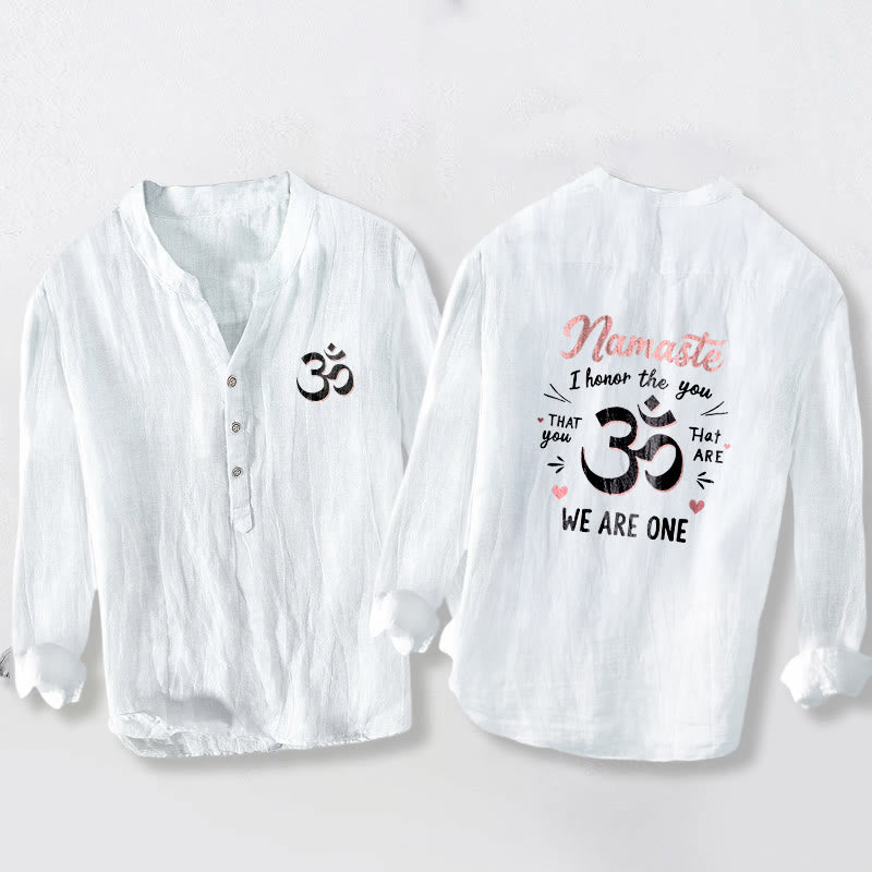 Camisa de manga larga para hombre con botones y estampado Om de Buddha Stones "Namaste I Honrate the You". Diseño de media botonadura en algodón y lino. - Blanco - US/UK/AU50, EU60 (5XL) - image 0