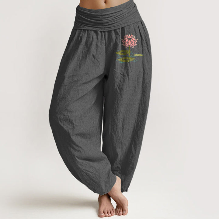 Pantalones bombachos de cintura elástica para mujer, de algodón puro con estampado de hojas y flores de loto de Buddha Stones. - Gris tenue - US16，UK/AU20，EU48 (3XL) - image 8