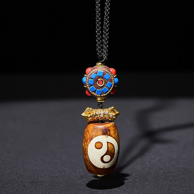 Collar con colgante de bendición de ágata Dzi de nueve ojos con diseño Bagua Yin Yang tibetano de Buddha Stones - Ágata - image 0