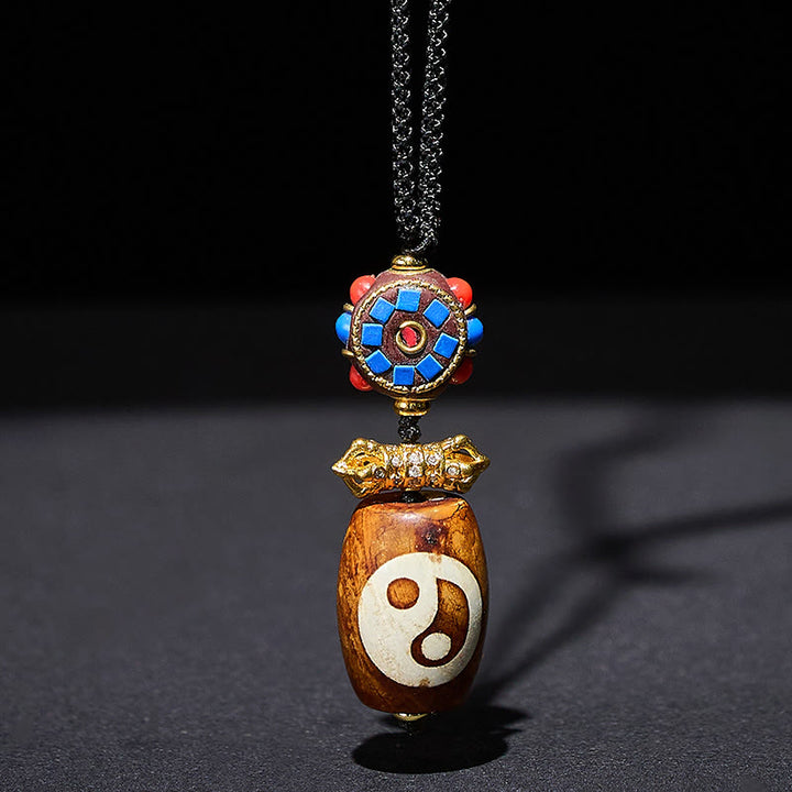 Collar con colgante de bendición de ágata Dzi de nueve ojos con diseño Bagua Yin Yang tibetano de Buddha Stones - Ágata - image 0