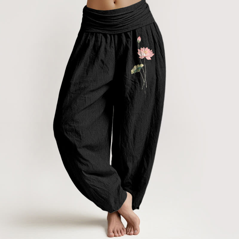 Pantalón tipo harem de algodón puro con cintura elástica, estampado de flores de loto rosa y hojas de loto con Buddha Stones. - Negro - US16，UK/AU20，EU48 (3XL) - image 5
