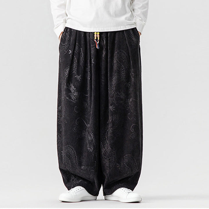 Pantalones tipo harem para hombre, de pana de algodón, con estampado de dragón y fénix de invierno con Buddha Stones y bolsillos. - Negro - US/UK/AU46, EU56 (5XL) - image 31
