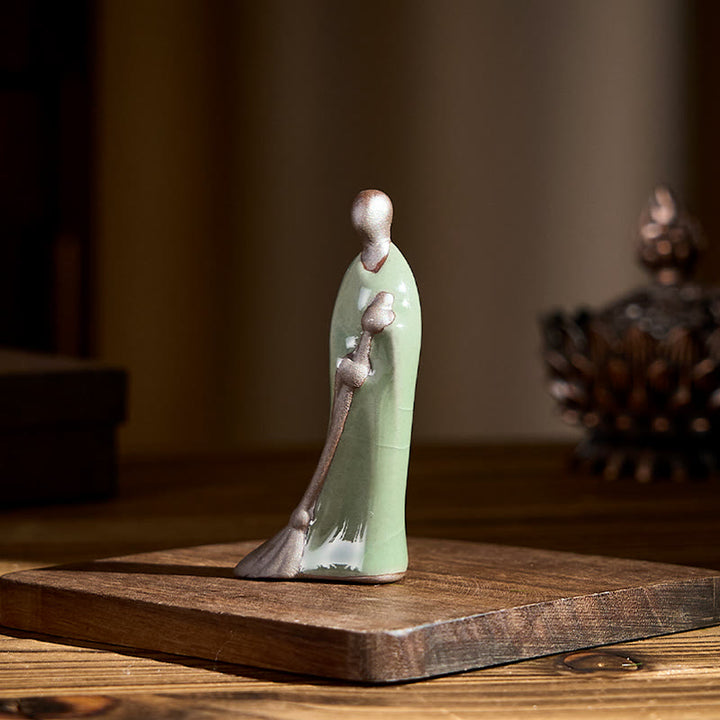 Estatua de cerámica de Buddha Stones, pequeño monje barrendero sin forma, decoración del hogar, 3,5 x 1,5 x 7 cm - image 2