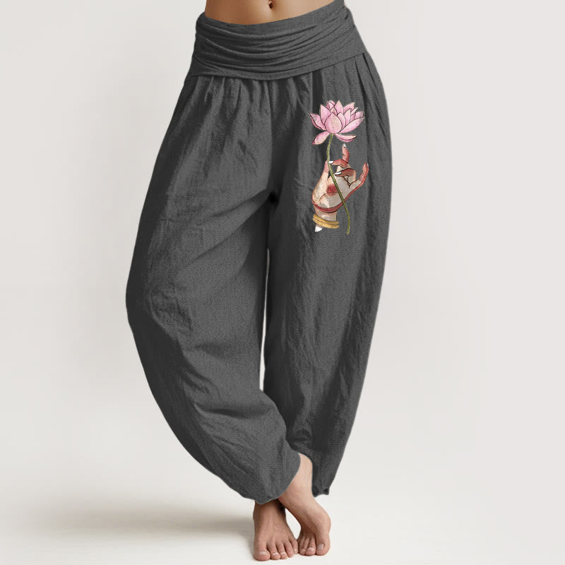 Pantalones bombachos de algodón con cintura elástica para mujer, con estampado de Buddha Stones sosteniendo una mano y un delicado diseño de loto. - Broncearse - US16，UK/AU20，EU48 (3XL) - image 8