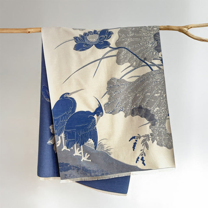 Bufanda/chal suave con estampado de Buddha Stones, cigüeñas, pájaros y flores de loto en invierno. - Azul acero - 180 x 65 cm - image 8