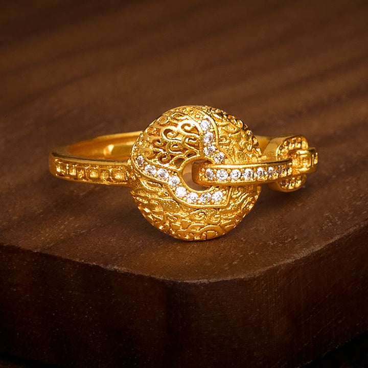 Anillo ajustable de la fortuna con hebilla de la paz, chapado en oro de 24k, con diseño calado y Buddha Stones. - image 1