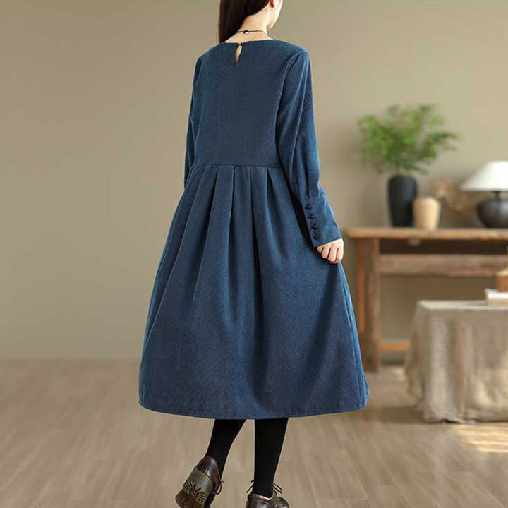 Vestido midi liso azul oscuro de pana con mangas largas y bolsillos, estampado de Buddha Stones. - image 6