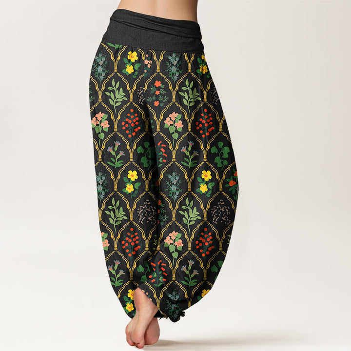 Pantalones bombachos de cintura elástica para mujer, de algodón puro con estampado de flores, bayas y hojas de Buddha Stones. - image 1