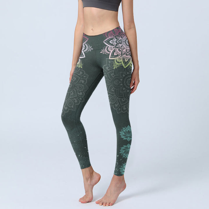 Leggings de yoga para mujer con estampado de mandalas simétricos y flores de loto y piedras de Buddha Stones - Verde oscuro - US18，UK/AU22，EU50 (4XL) - image 0