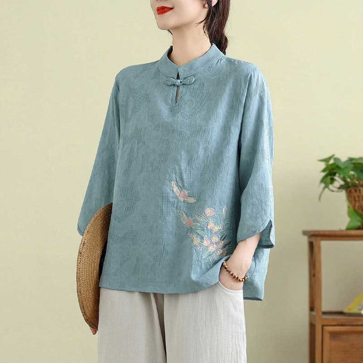 Camisa de algodón para mujer con cuello mandarín, manga tres cuartos y un botón de rana con bordado de flores de Buddha Stones - Azul claro - US12, UK/AU16, EU44 (3XL) - image 8