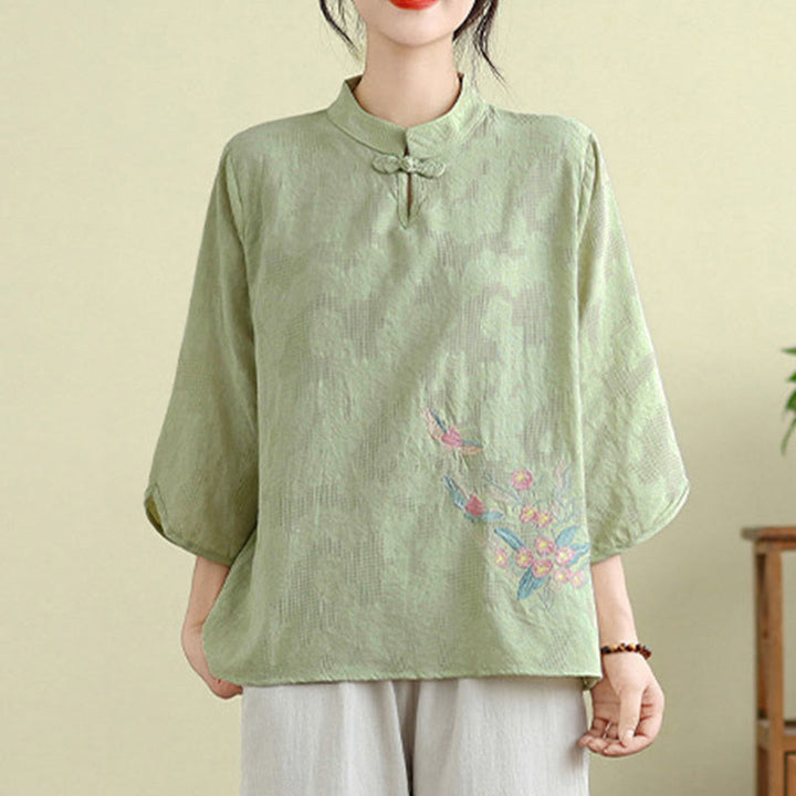 Camisa de algodón para mujer con cuello mandarín, manga tres cuartos y un botón de rana con bordado de flores de Buddha Stones - image 1