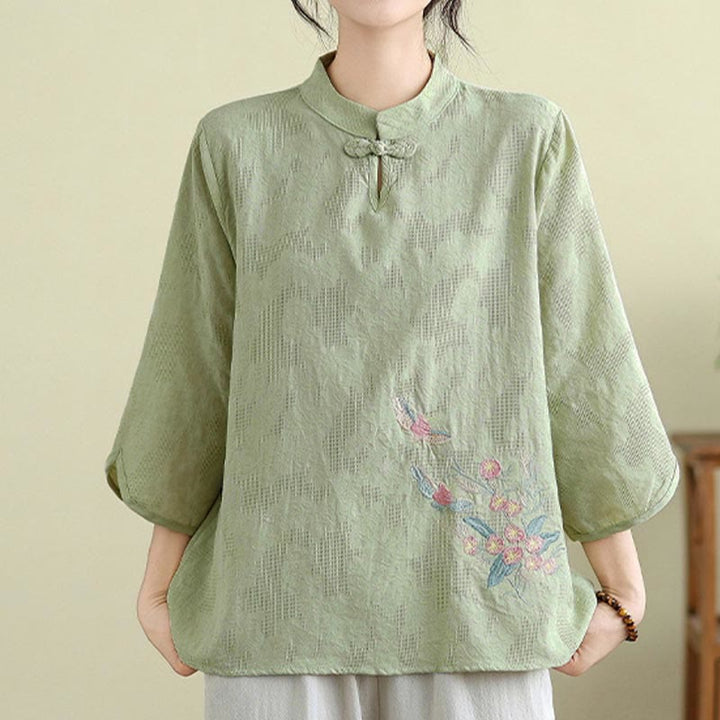 Camisa de algodón para mujer con cuello mandarín, manga tres cuartos y un botón de rana con bordado de flores de Buddha Stones - image 5