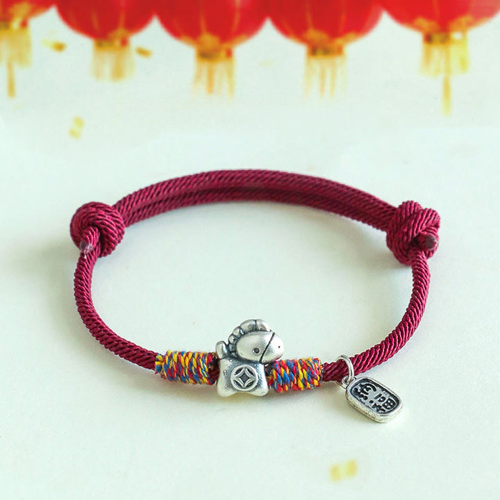 Pulsera de cuerda con Buddha Stones en plata de ley 999 con el símbolo del Año del Caballo Fu para atraer la fortuna - Cuerda roja oscura (circunferencia de la muñeca: 14-19 cm) - image 1