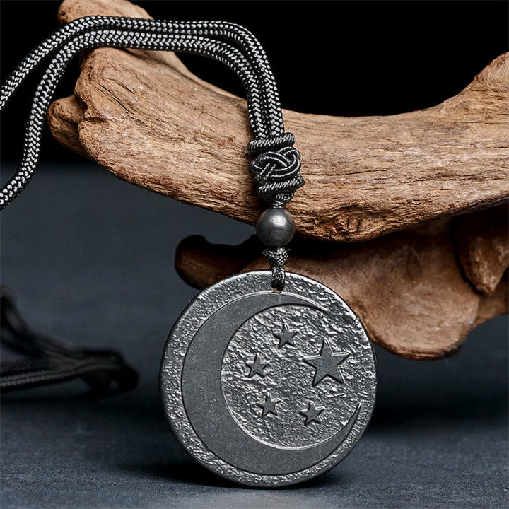 Collar con colgante de piedra de shungita auténtica con diseño redondo de Buddha Stones, luna y estrella. - image 1