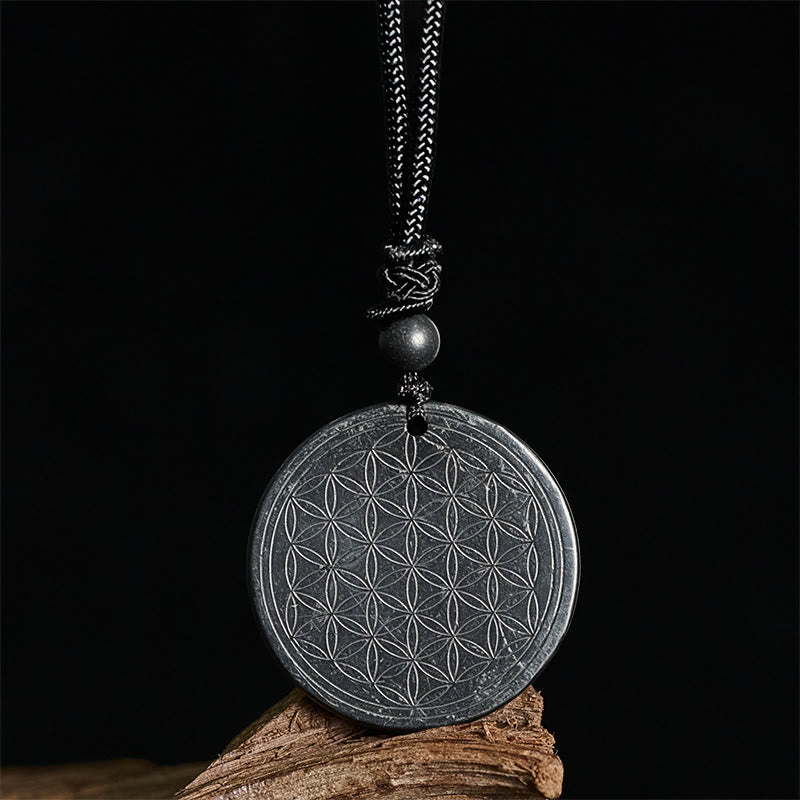 Collar con colgante de protección de piedra de shungita auténtica con diseño tallado de Buddha Stones - image 11
