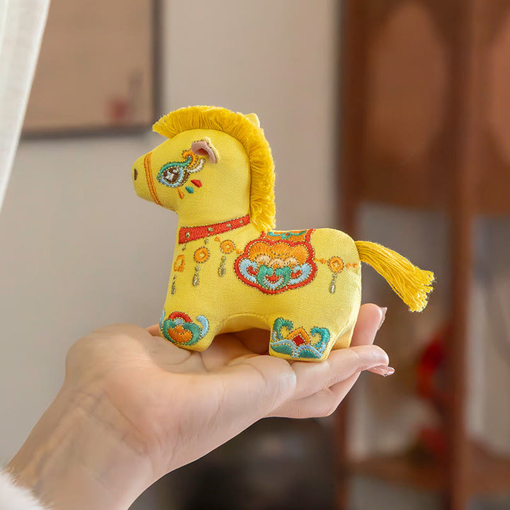 Adorno colgante con bordado de hilo rojo del Año del Caballo con Buddha Stones - Caballo amarillo (11,1 x 9,7 cm) - image 10