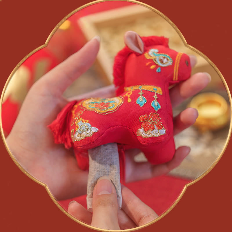 Adorno colgante con bordado de hilo rojo del Año del Caballo con Buddha Stones - image 3