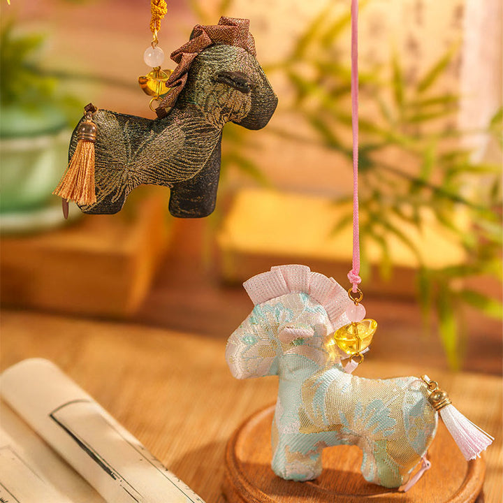 Adorno colgante con borlas bordadas de hilo rojo con Buddha Stones del Año del Caballo - image 14