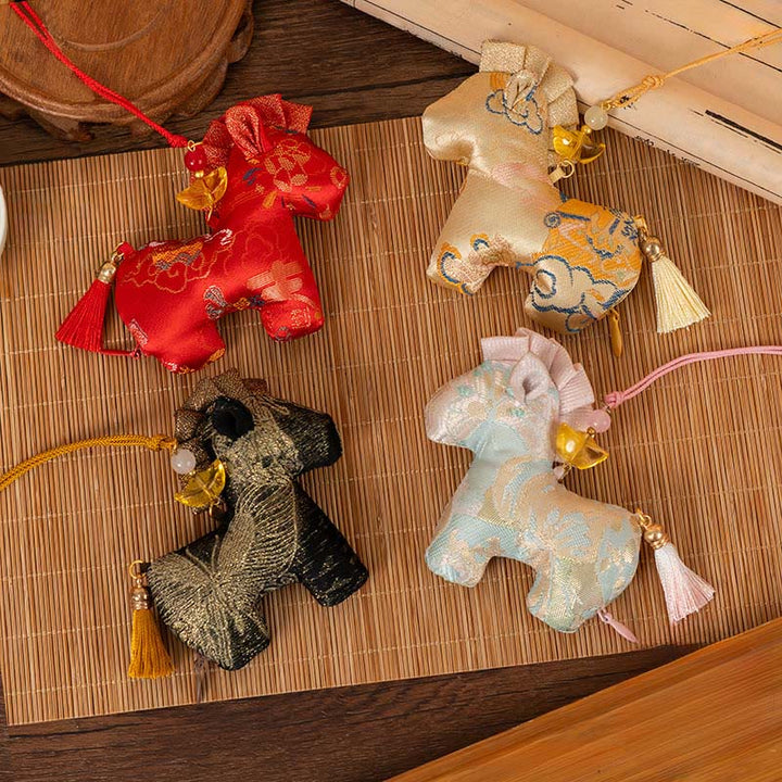 Adorno colgante con borlas bordadas de hilo rojo con Buddha Stones del Año del Caballo - image 20