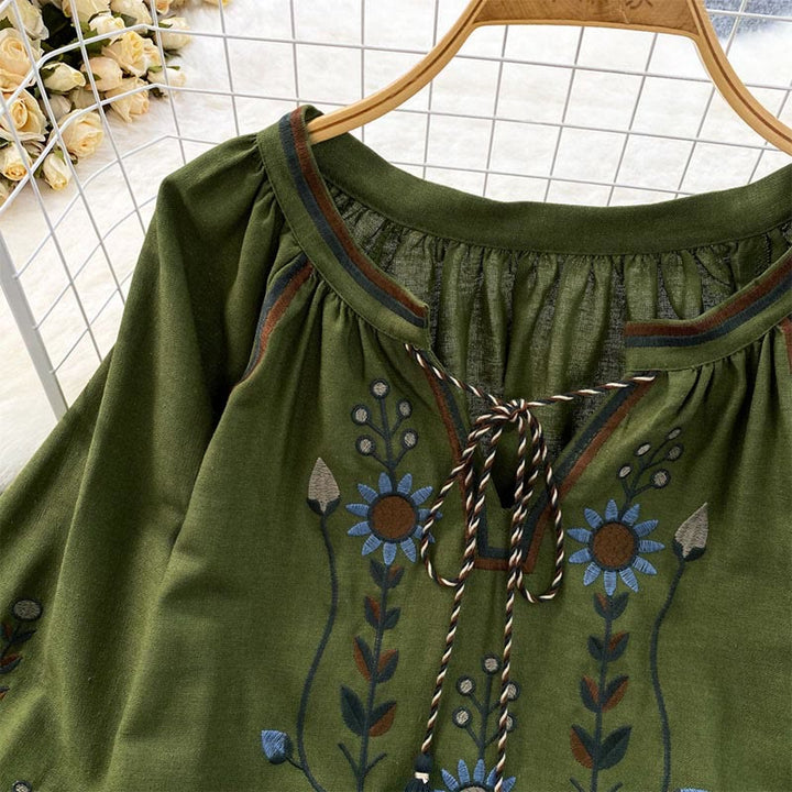 Camiseta de algodón y lino con cuello redondo para mujer, con bordado informal de flores y hojas de Buddha Stones  - image 4